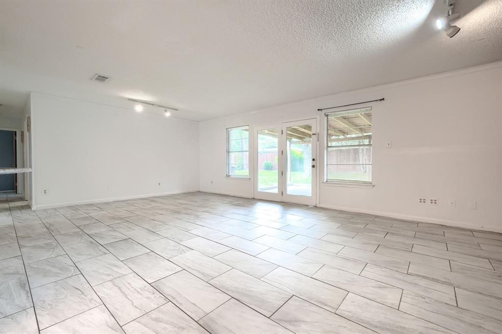 821 Prestwick St, Bedford, TX 76022 photo