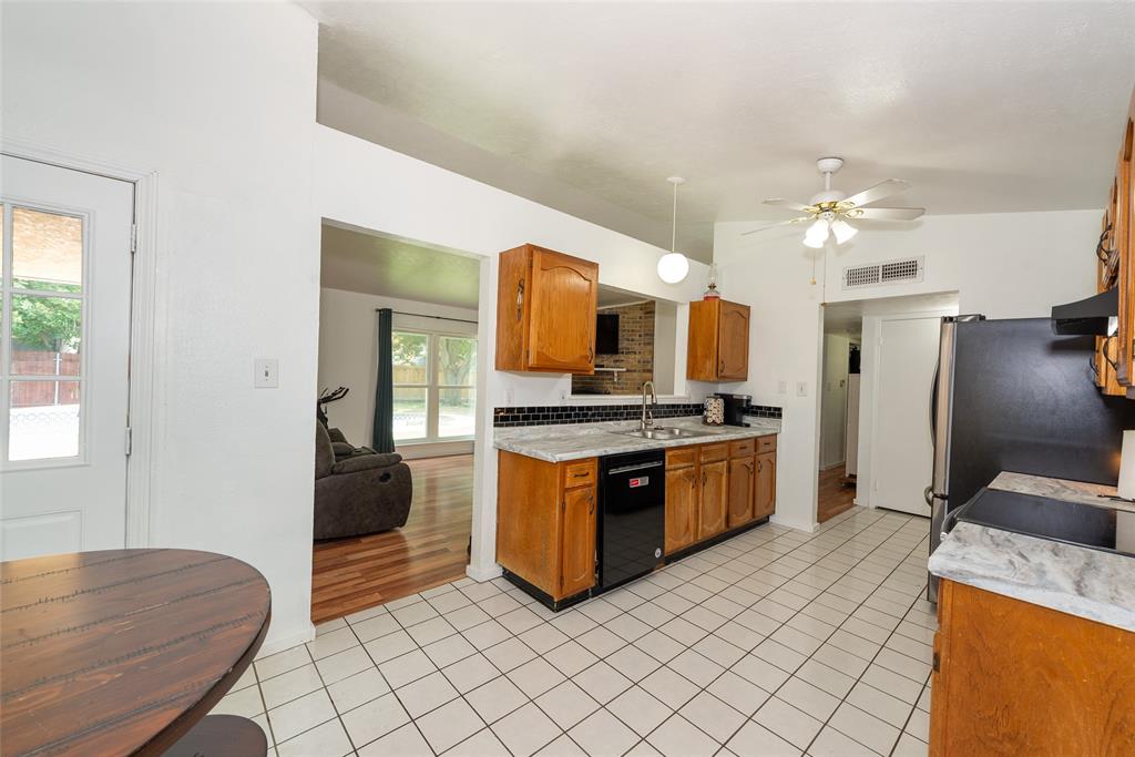 6700 Sunnybank Dr, Fort Worth, TX 76137 photo