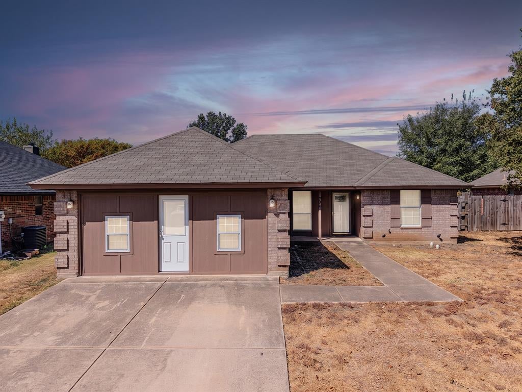 204 Troxell Blvd, Rhome, TX 76078
