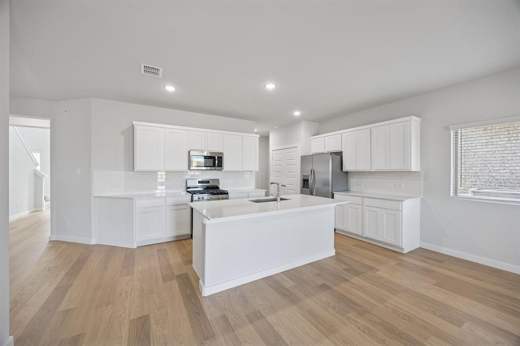 8353 Kingfisher Rd, Aubrey, TX 76227 photo