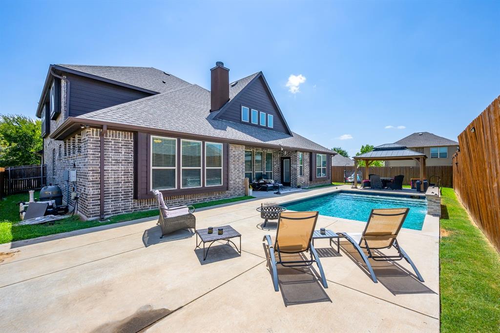 1917 Sunflower Dr, Glenn Heights, TX 75154