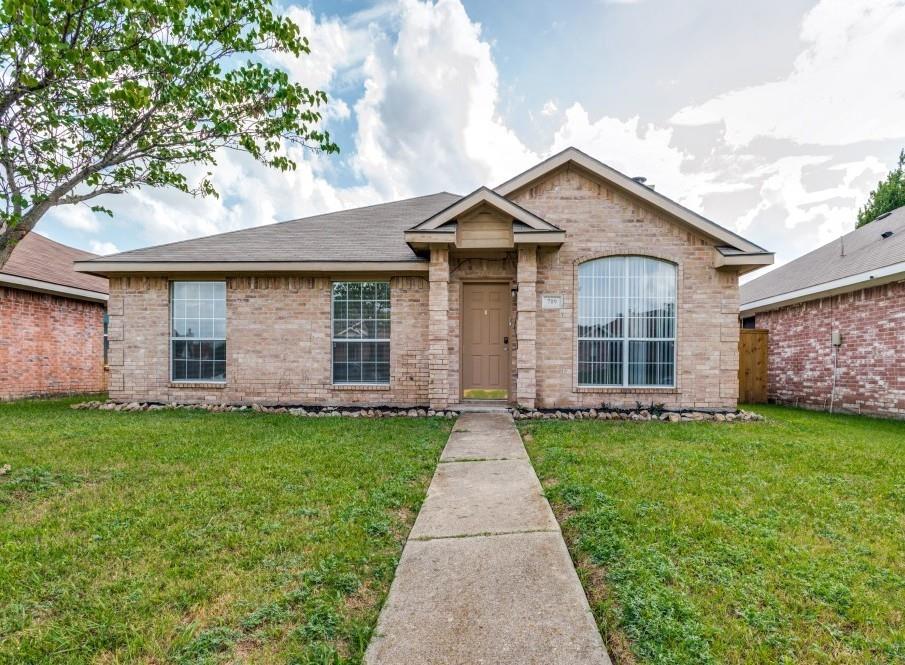 709 Catalina Dr, Lancaster, TX 75146