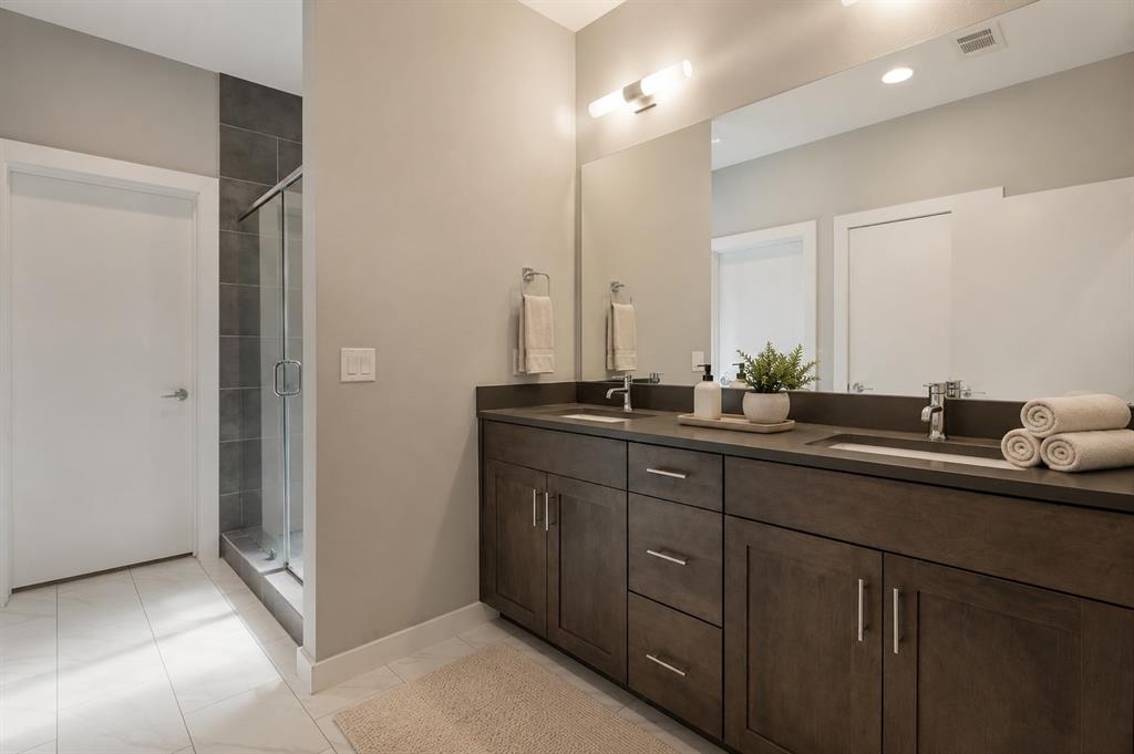 629 Bishop Heights Ln, Dallas, TX 75208 photo