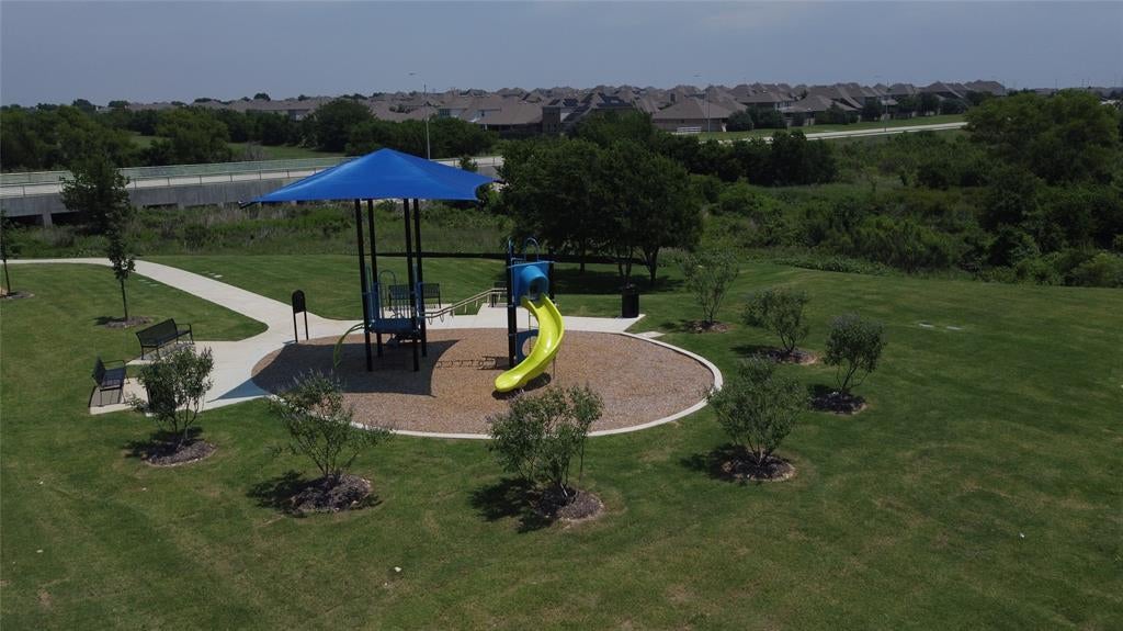 1712 Deciduous Dr, Fort Worth, TX 76131 photo