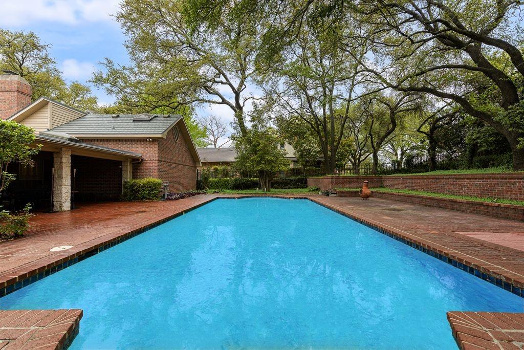 2 Eastshore Rd, Heath, TX 75032