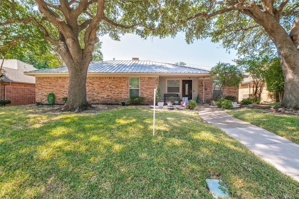 2006 Branch Hollow Dr, Carrollton, TX 75007