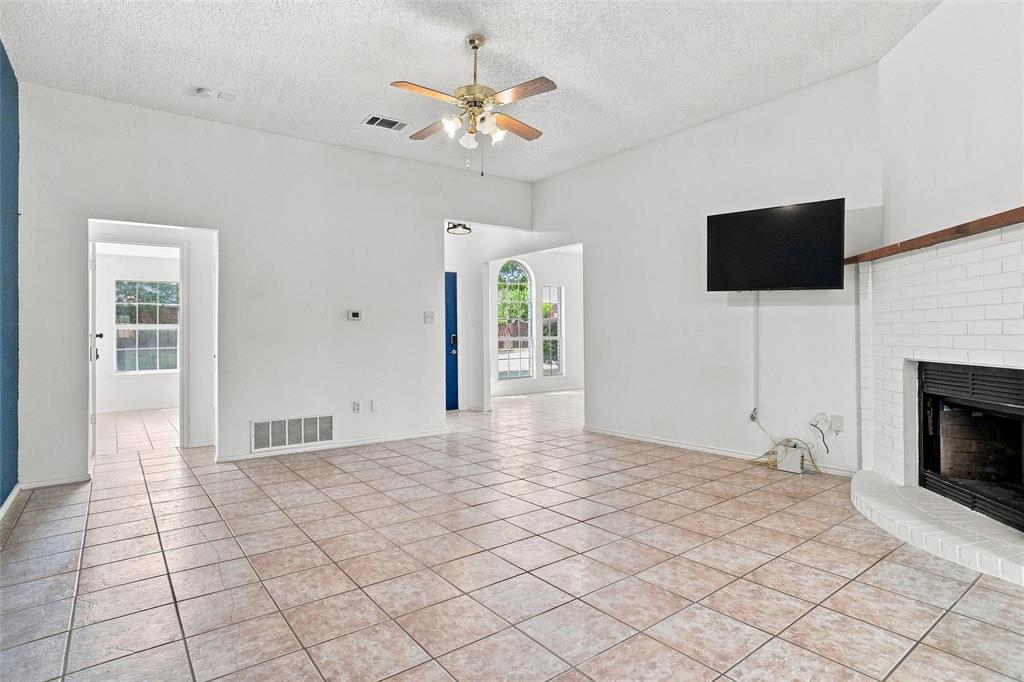1001 Flower Dr, Arlington, TX 76017 photo