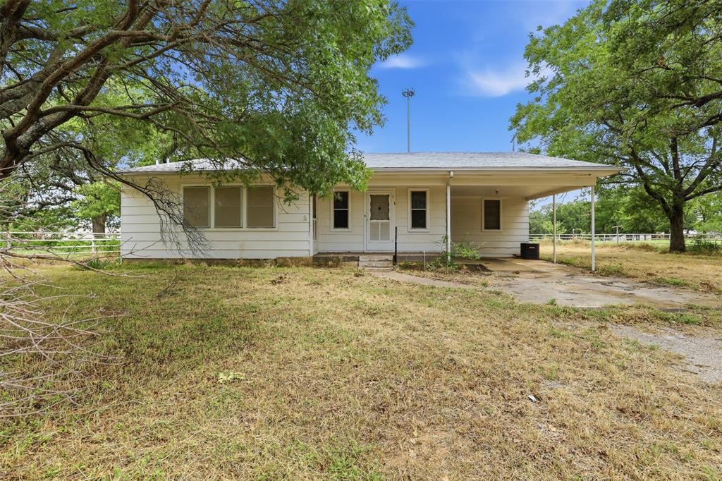820 Goshen Rd, Springtown, TX 76082