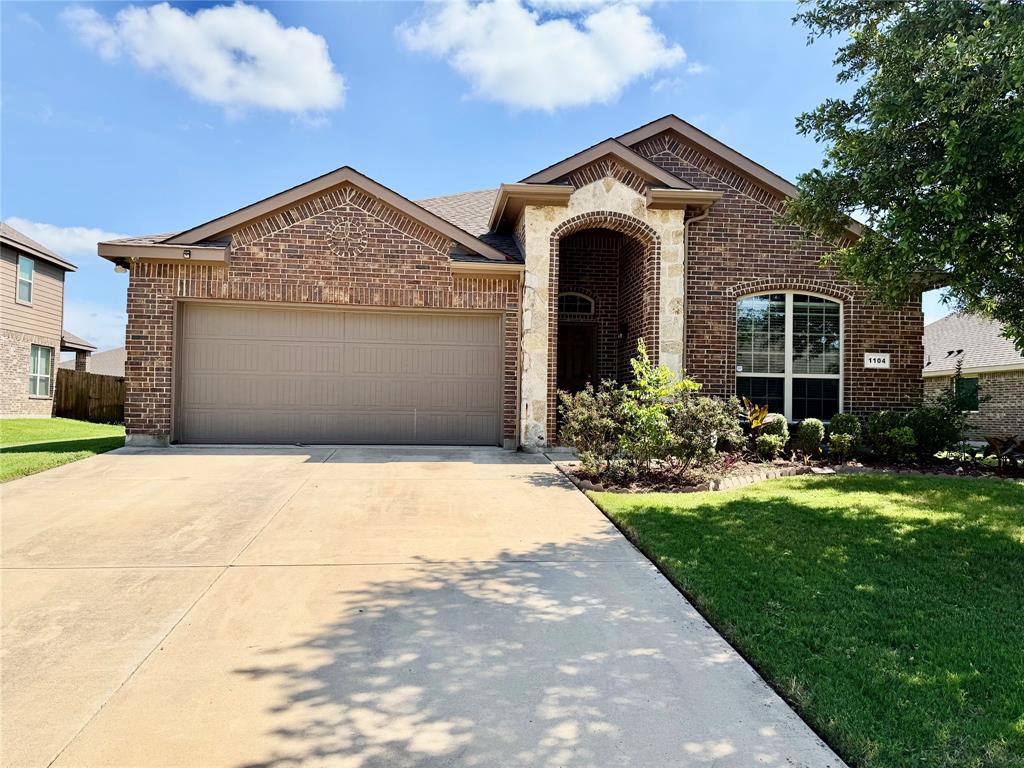 1104 Crest Ridge Dr, Glenn Heights, TX 75154