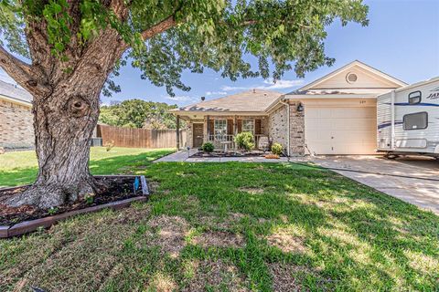 Single Family Residence in Azle TX 609 Tracy Drive.jpg