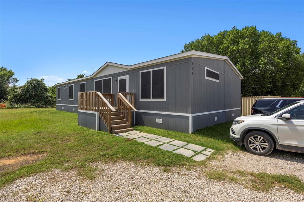 101 Syble Jean Dr, Burleson, TX 76028 photo