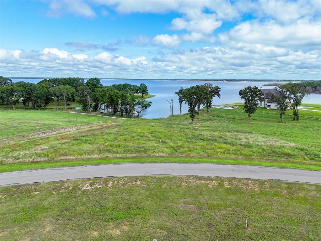 680 Peninsula Dr, Honey Grove, TX 75446