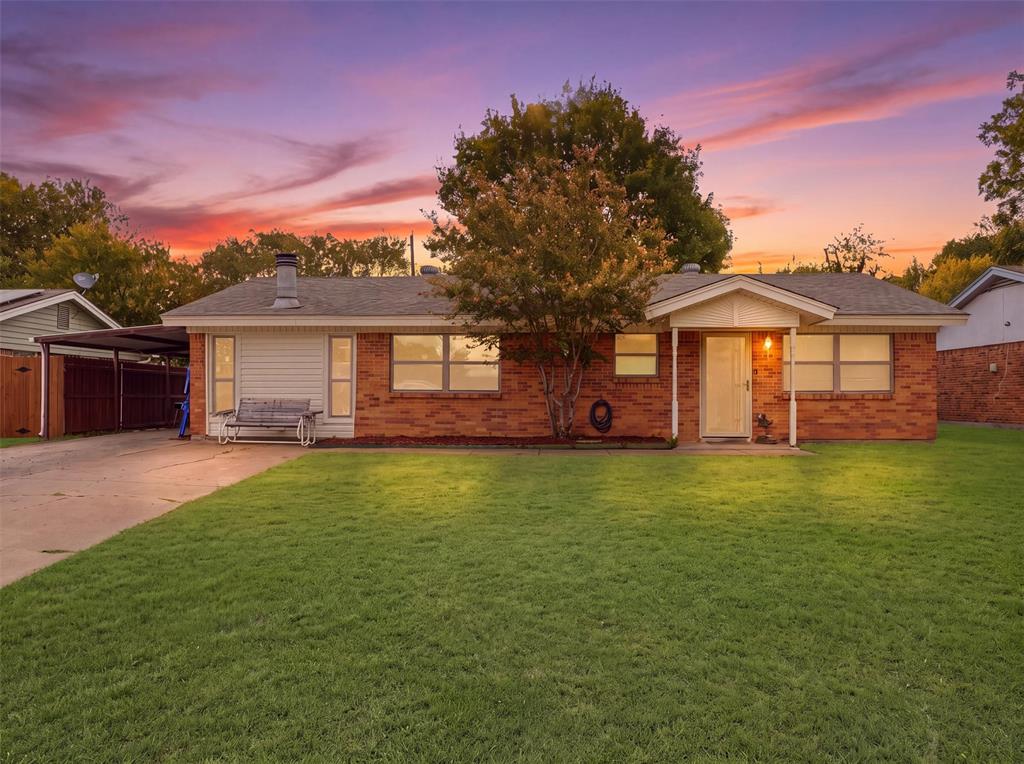 824 Crosby Ave, White Settlement, TX 76108
