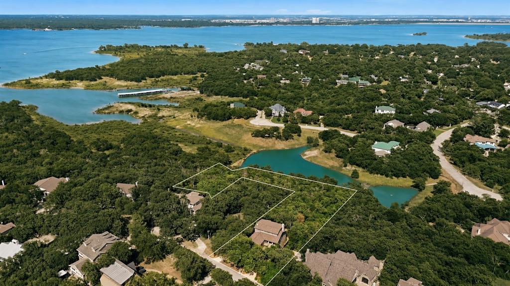 2930 Peninsula Dr, Grapevine, TX 76051