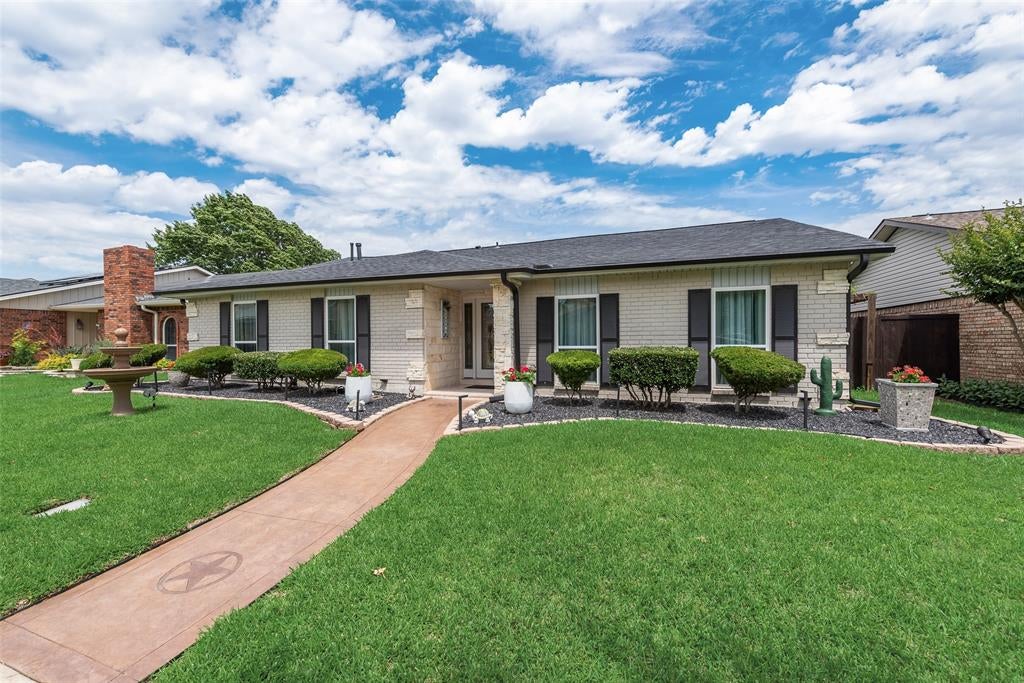 1911 White Rose Ln, Carrollton, TX 75007 photo