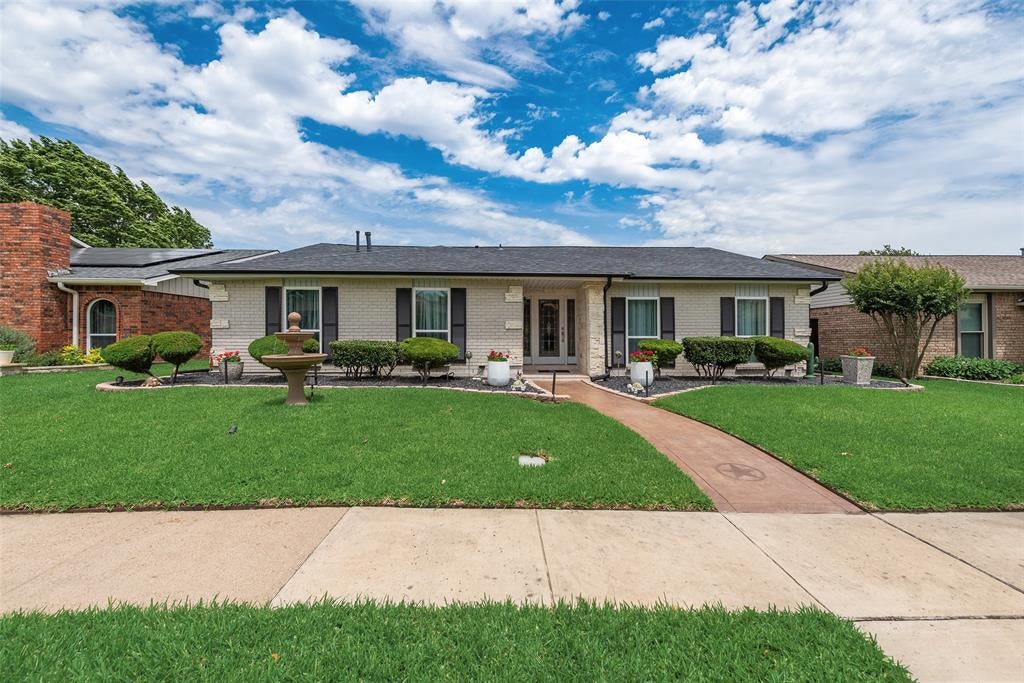1911 White Rose Ln, Carrollton, TX 75007 photo