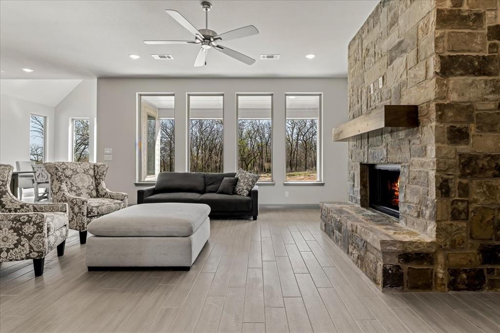 131 Spring Valley Rd, Paradise, TX 76073 photo