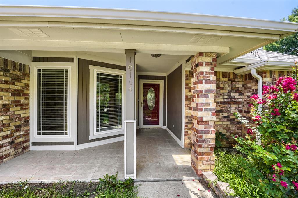 10104 Stoneleigh Dr, Benbrook, TX 76126 photo