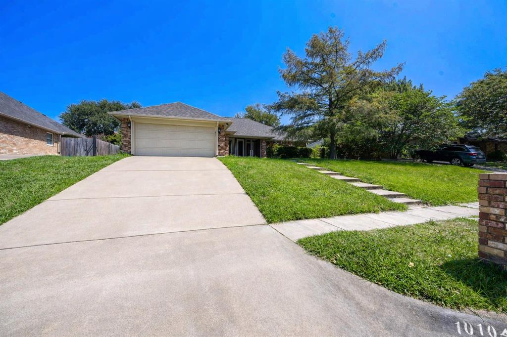 10104 Stoneleigh Dr, Benbrook, TX 76126 photo