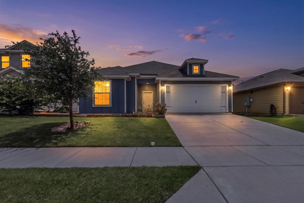 8228 Smokey Creek Pass, Fort Worth, TX 76179