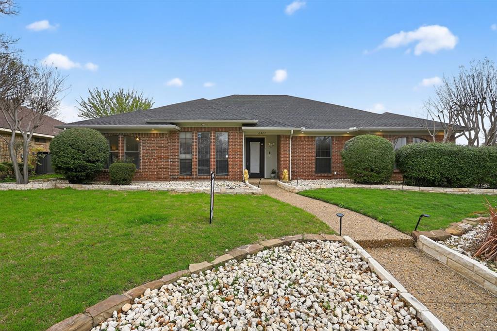 2307 Honeysuckle Dr, Richardson, TX 75082