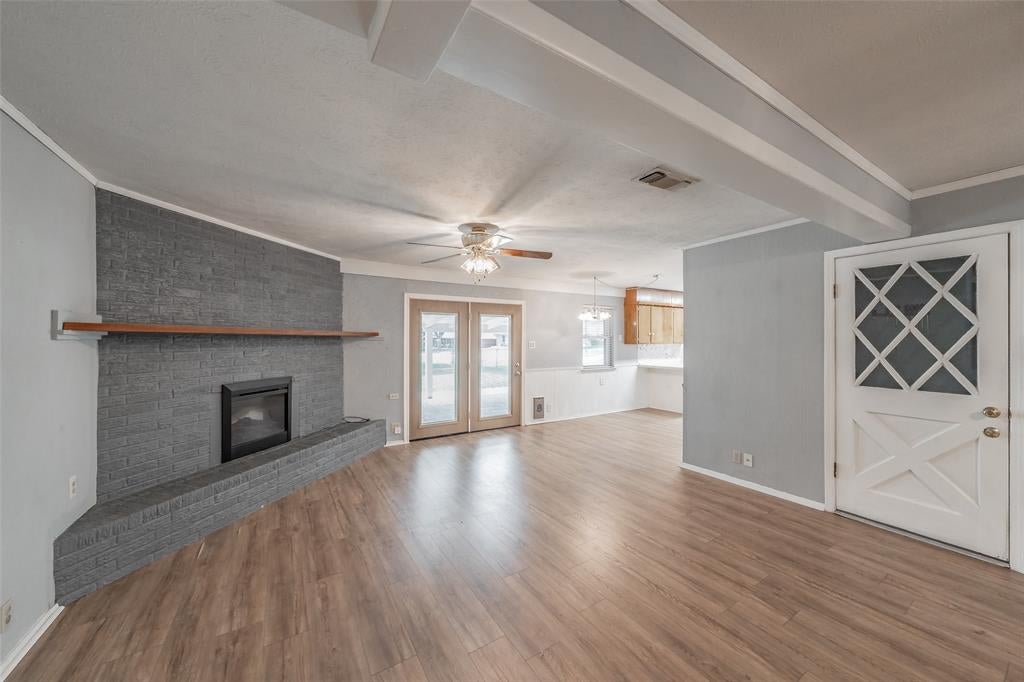 553 NW Janie Ln, Burleson, TX 76028 photo