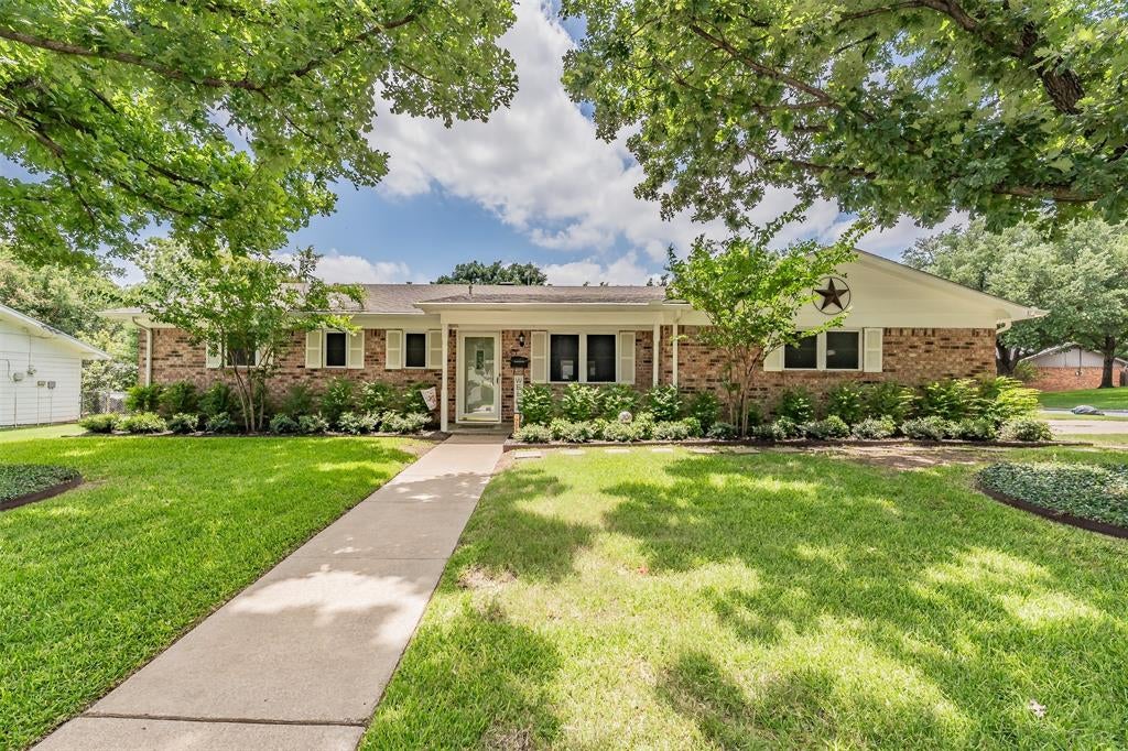 553 Janie Ln, Burleson, TX 76028