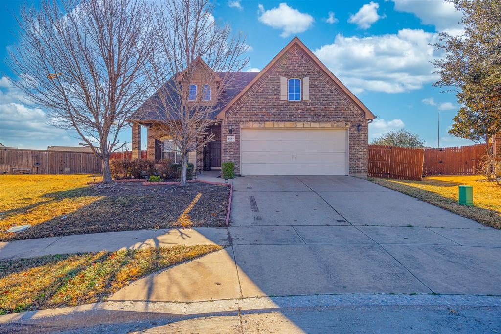 8537 Meadow Sweet Ln, Fort Worth, TX 76123