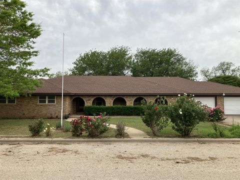Single Family Residence in Seymour TX 707 N Charles St.jpg
