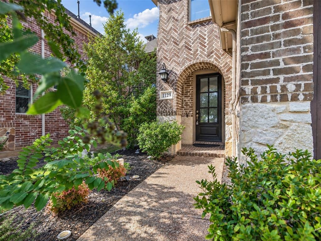 1129 Dame Carol Way, Carrollton, TX 75010 photo