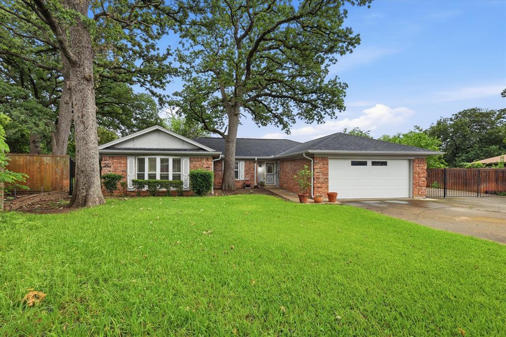 2604 Meadow Pl, Bedford, TX 76021