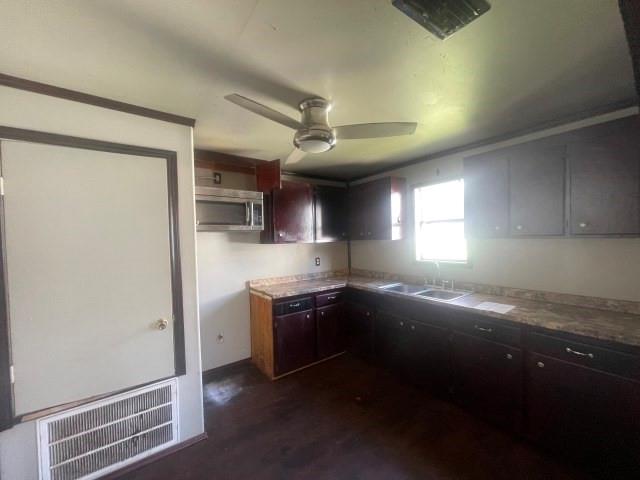 Single Family Residence in Beeville TX 701 N Filmore Street 8.jpg