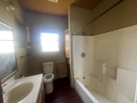 Single Family Residence in Beeville TX 701 N Filmore Street 10.jpg