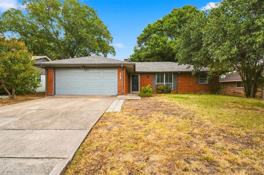 809 Atkerson Ln, Euless, TX 76040