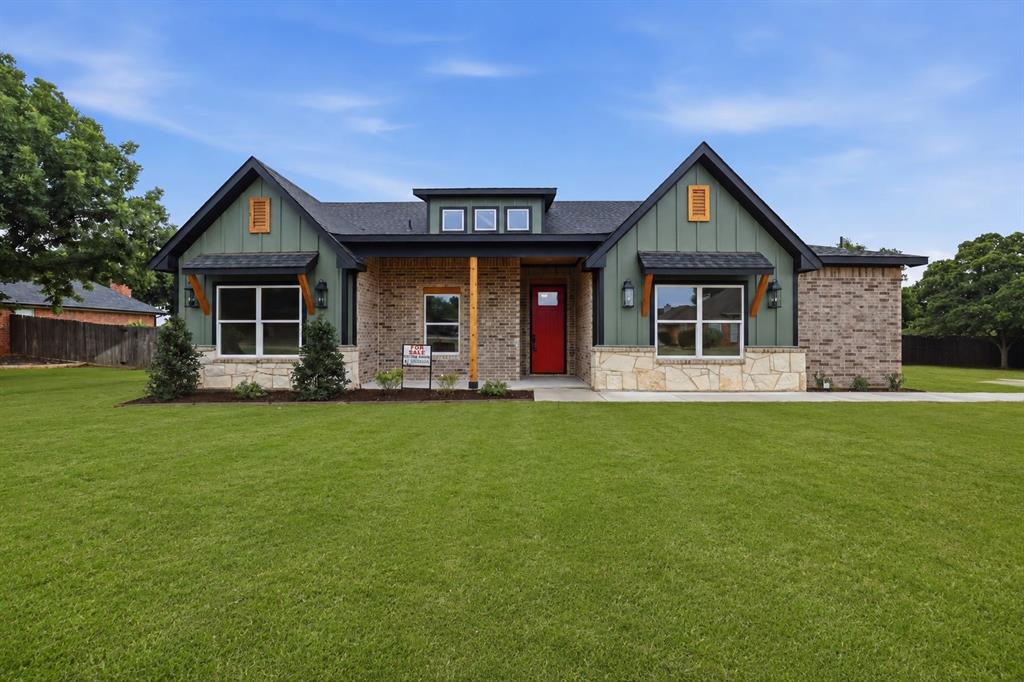 3201 Walnut Creek Pkwy, Granbury, TX 76049