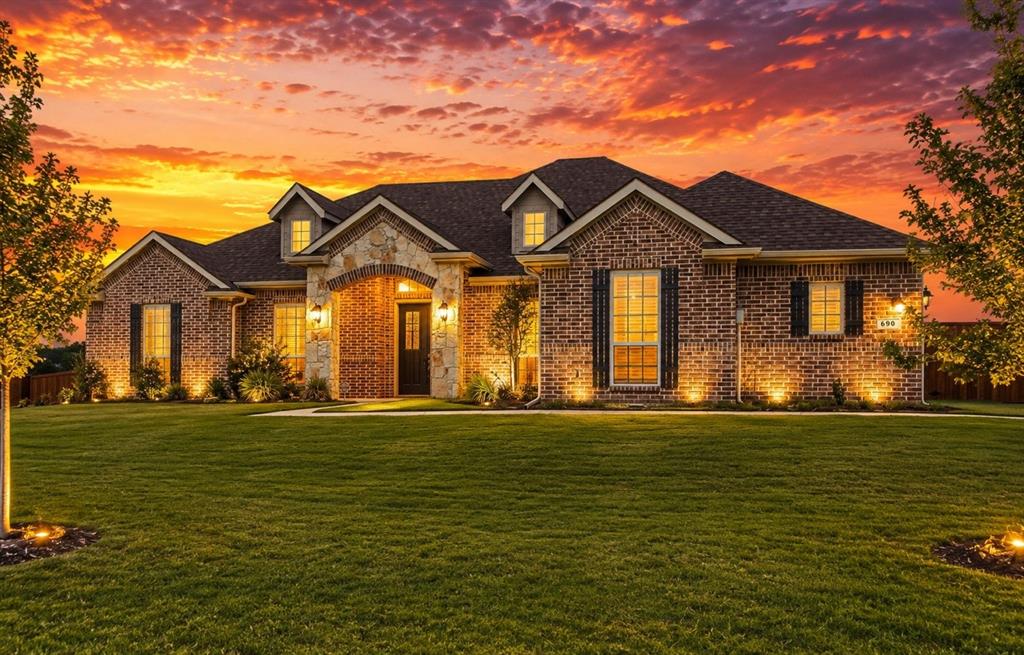 690 Serenity Ln, Red Oak, TX 75154