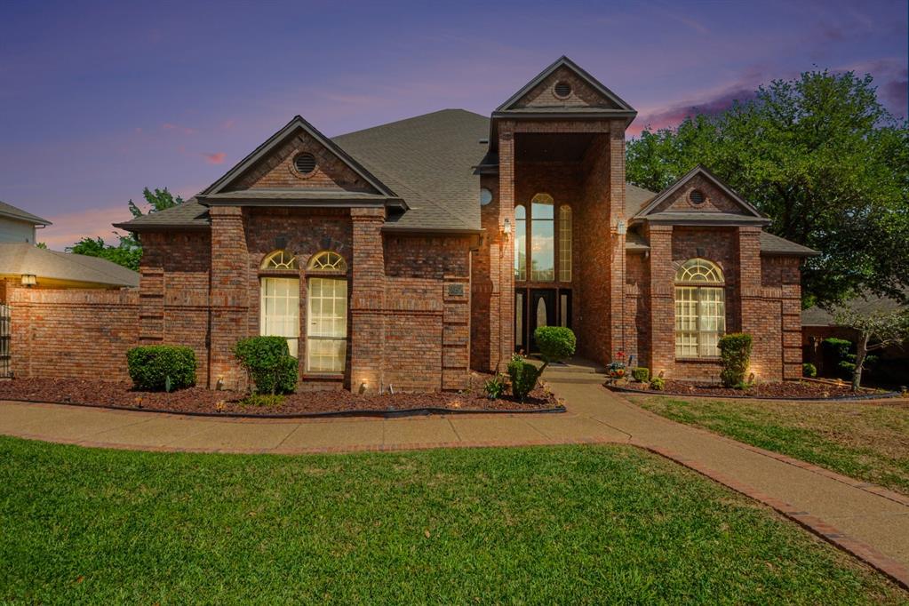 5205 Vicksburg Dr, Arlington, TX 76017