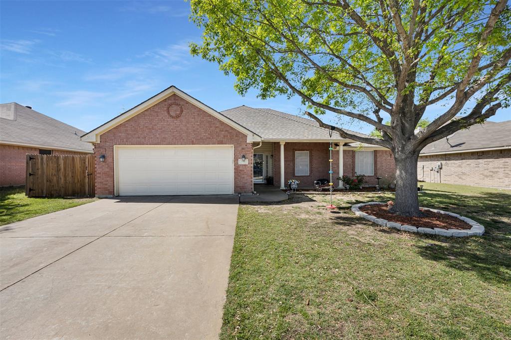 313 Angela Dr, Burleson, TX 76028
