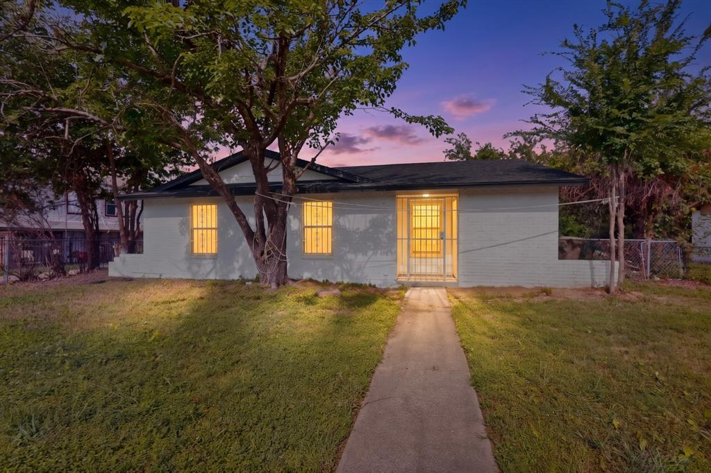 301 Stoneport Dr, Dallas, TX 75217