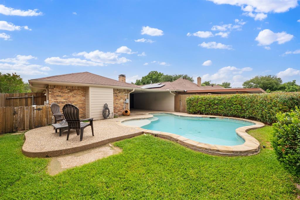 1947 Chesham Dr, Carrollton, TX 75007