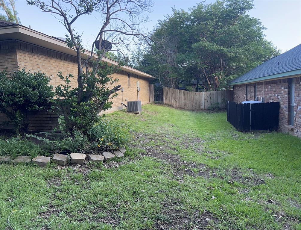 141 Palmer Cir, Lancaster, TX 75146 photo