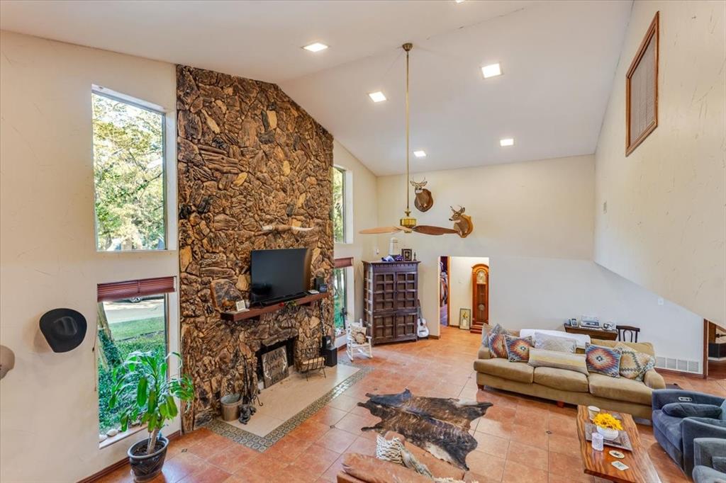 1459 Warrington Ct, Fort Worth, TX 76112 photo