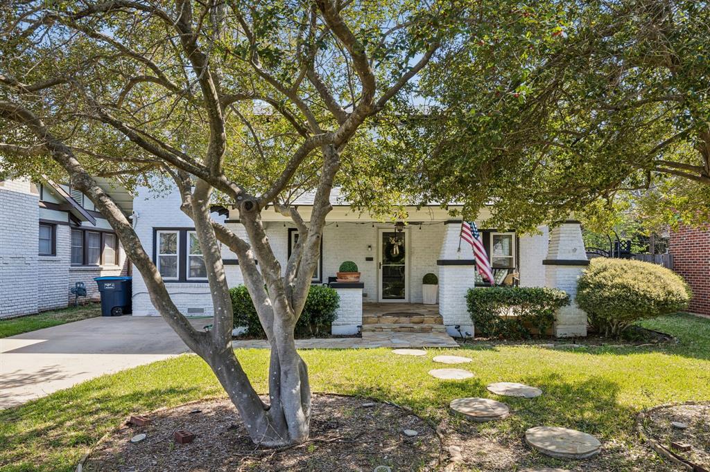 2235 Mistletoe Blvd, Fort Worth, TX 76110 photo