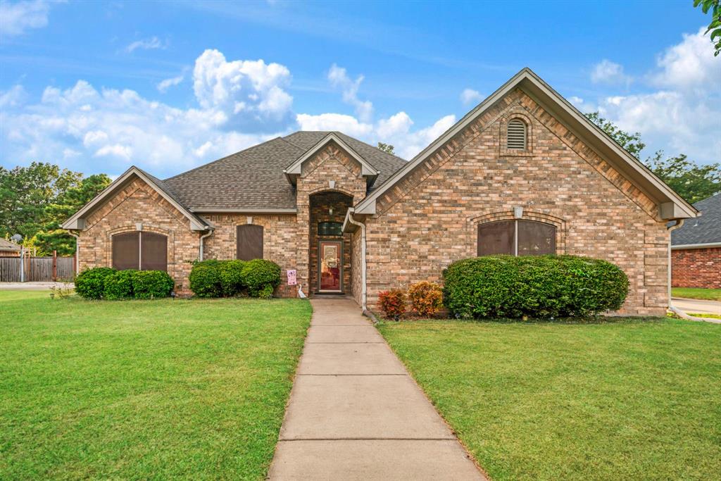 1725 Meadowview Dr, Reno, TX 75462