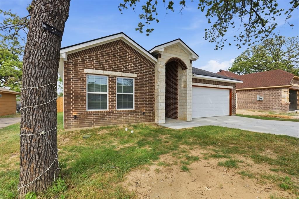 2611 Hunting Dr, Fort Worth, TX 76119