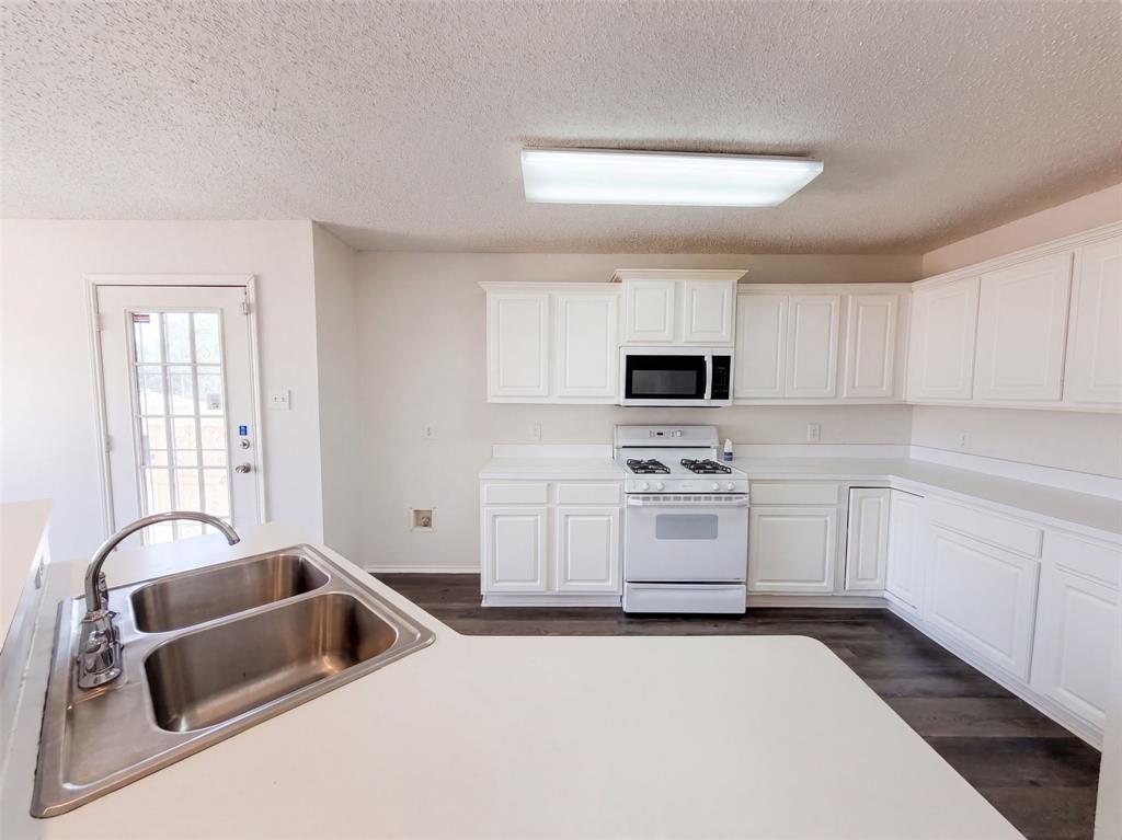 213 Cozy Ln, Cedar Hill, TX 75104 photo