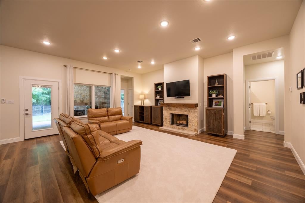 354 Glade Valley, Azle, TX 76020 photo