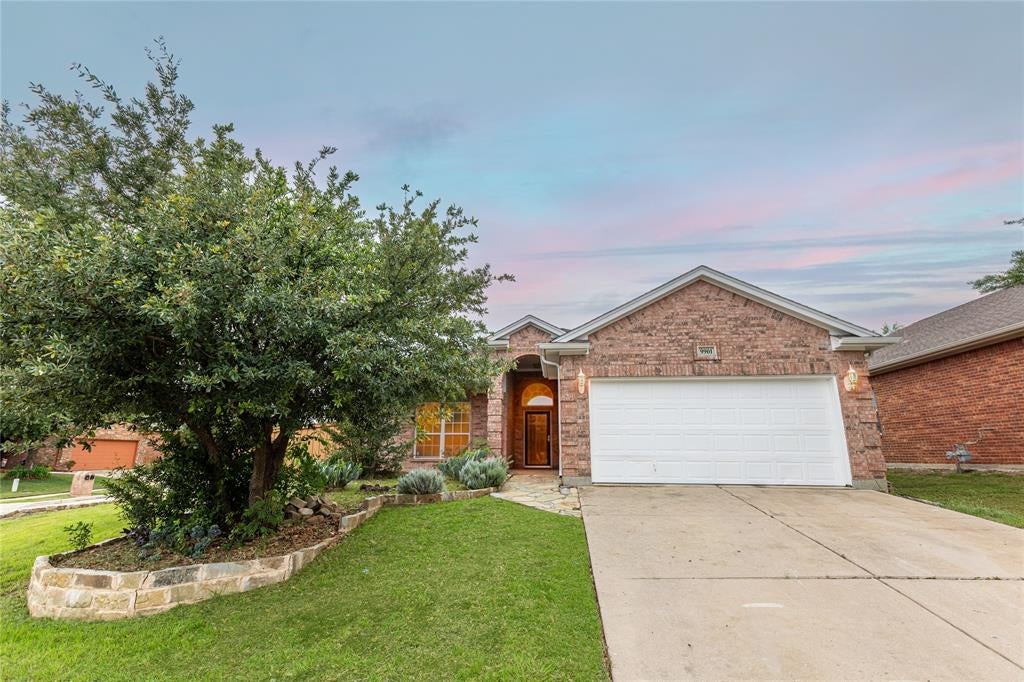 9901 Bend Ct, Fort Worth, TX 76177 photo
