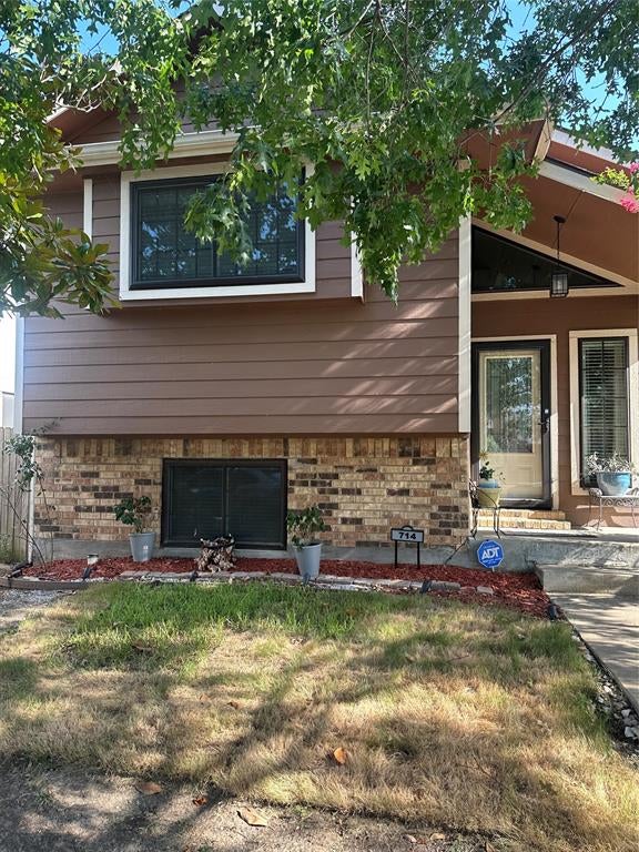 714 Greenridge Dr, Arlington, TX 76017