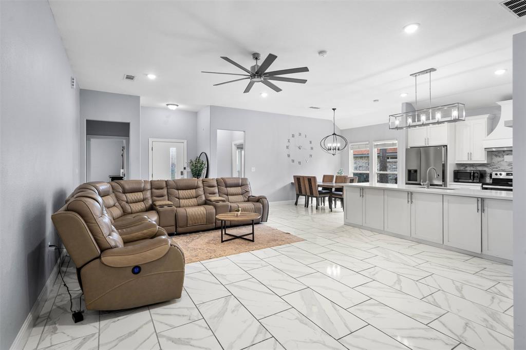 339 S Stewart Ave, Lancaster, TX 75146 photo